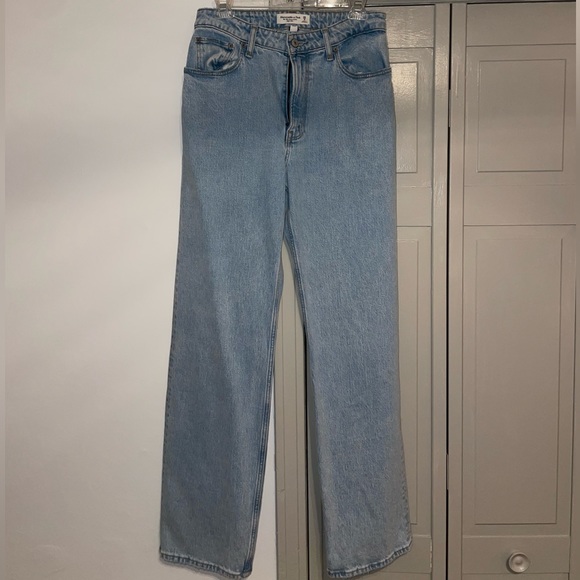 Abercrombie Curve Love High Rise 90s Relaxed Jeans 28L - Picture 2 of 4